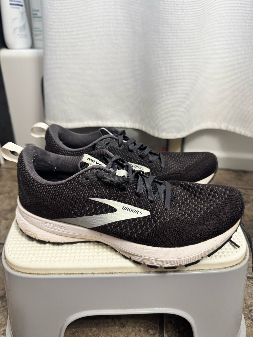 Womens Brooks Revel 4 size 7.5